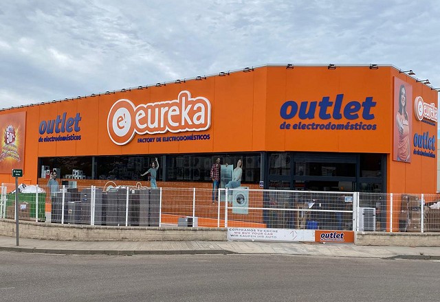 Rotulamos nueva tienda de Eureca en el Centro Comercial de Ondara